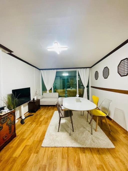 Apartment Cheong Un Gak Seoul